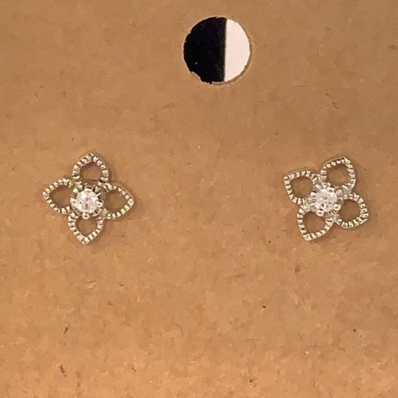 Sterling silver small flower stud cz crystal 925 delicate earrings - Picture 1 of 7
